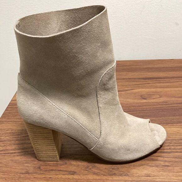 Chinese Laundry Tom Girl Suede Peep Toe Bootie in Natural. Size 8.5. - Picture 3 of 6